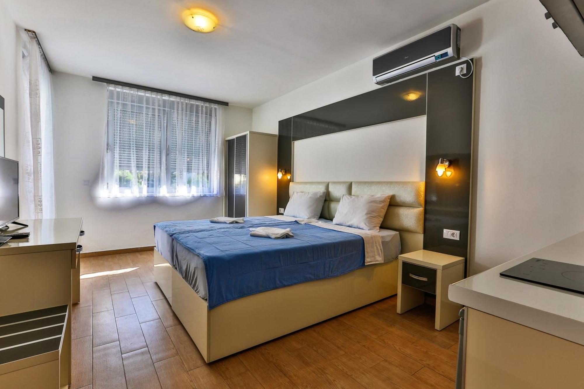 Villa Dvor Kornic Budva Cameră foto